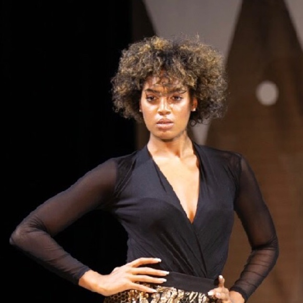 Fancee Life Style Studio DEEP V NECK Bodysuit